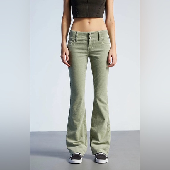 Pacsun Green Corduroy Low Rise
Bootcut Jeans Y2K style - Picture 5 of 7